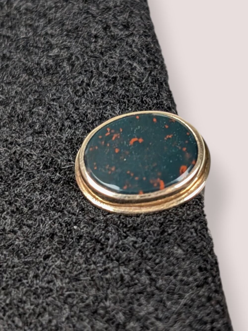 Vintage 10K Gold Bloodstone Tie Pin